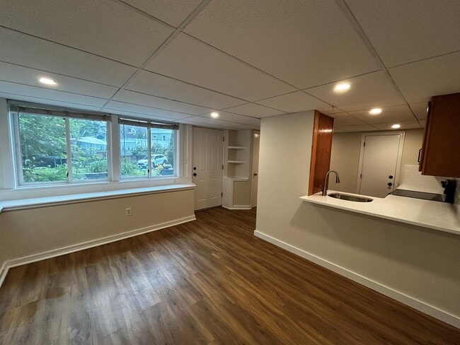 Building Photo - 55 Hale St