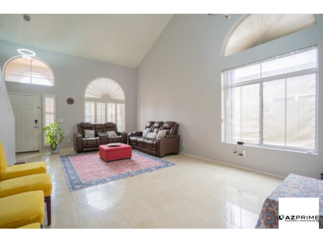 Foto del edificio - This charming and spacious 4/2.5 single family Phoenix house is perfect for comfortable living!