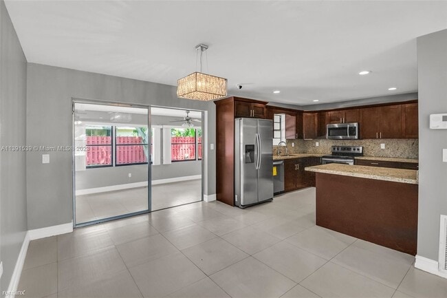 Building Photo - 3 br, 2 bath House - 2441 NW 63rd Ave # 0