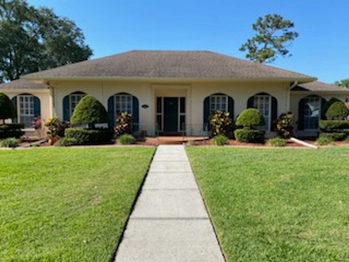 Primary Photo - Sprawling 3 bedroom home with all the extr...