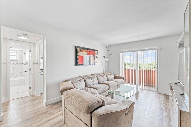 Foto del edificio - 2401 SW 10th St