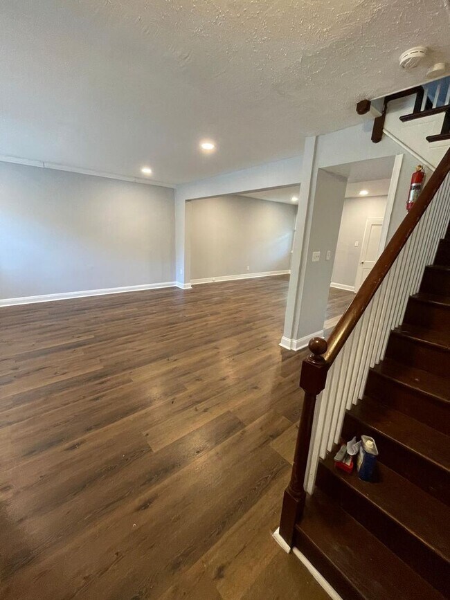 Foto del edificio - 3840 Dolfield Ave