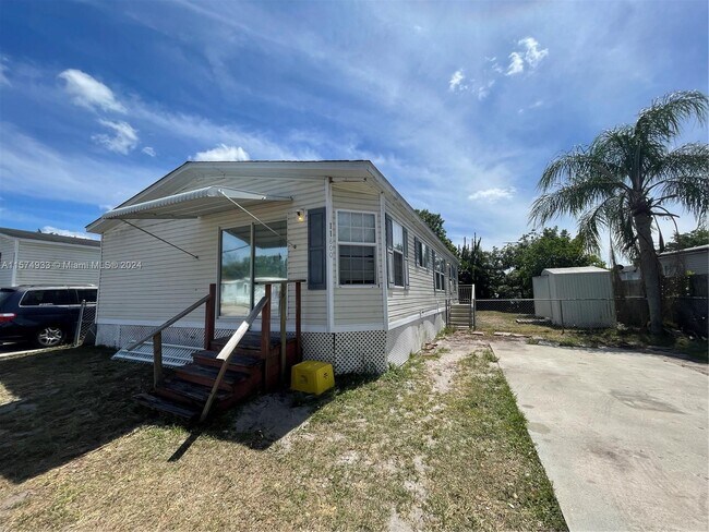 Foto del edificio - 11800 N Branch Rd