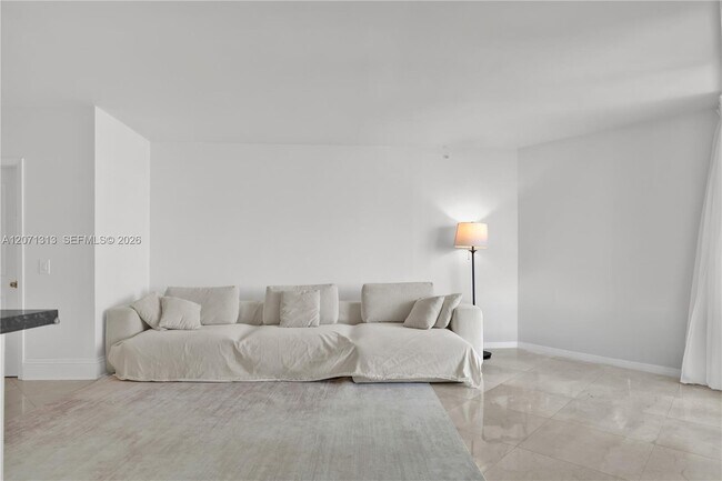 Building Photo - 4775 Collins Ave