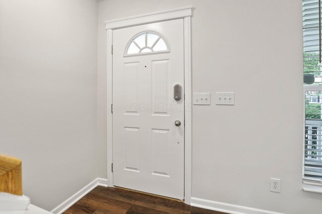 Building Photo - 5998 Blaverly Dr