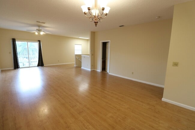 Building Photo - 825 Anastasia Blvd