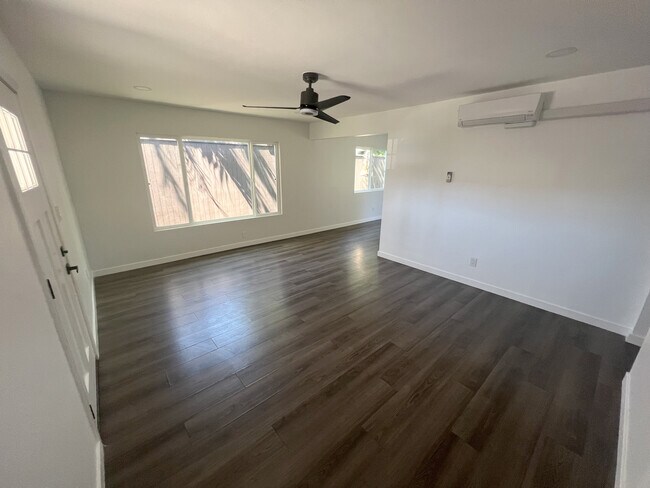 Foto del edificio - 3572 Nile St