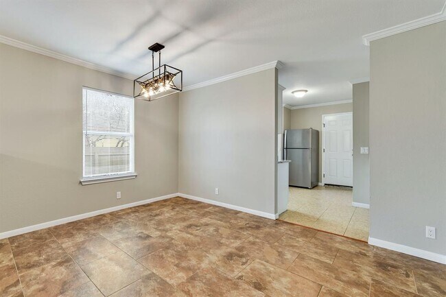 Building Photo - 3000 Meadow Ln