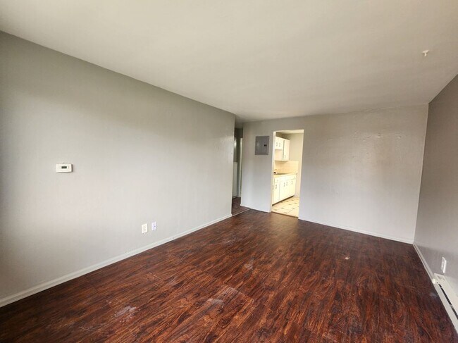 Foto del edificio - 1056 Dayton St