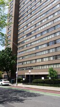 Building Photo - 100 Montgomery St