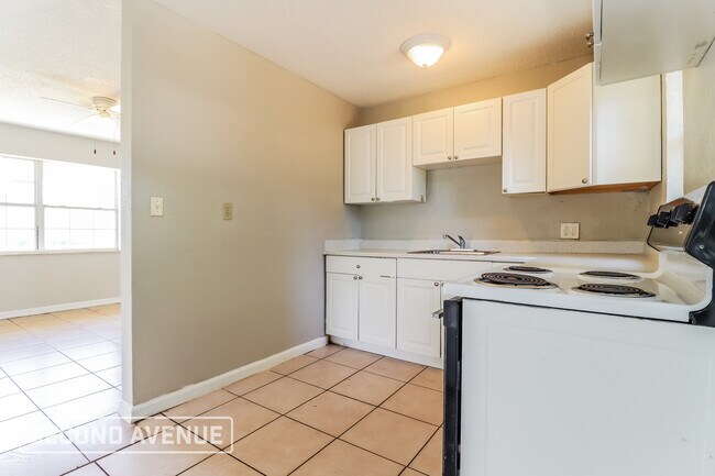 Foto del edificio - 9547 Starkey Rd