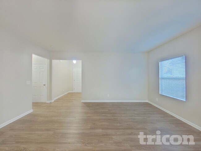 Foto del edificio - 1919 Rockycreek Ln