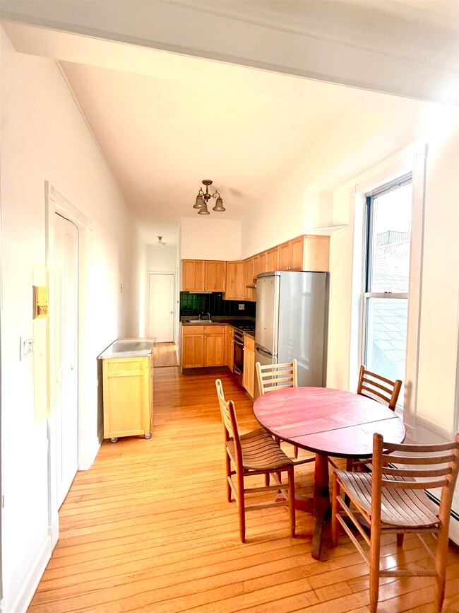 Building Photo - 237 3rd St