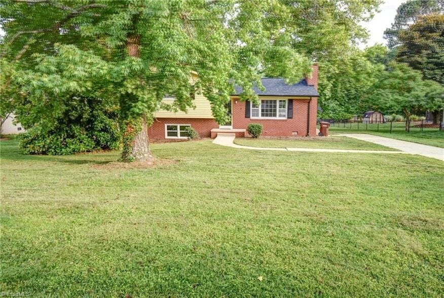 Primary Photo - 318 Collinwood Dr