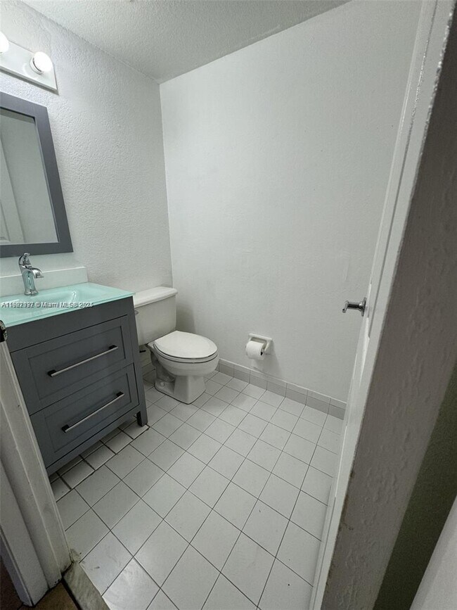 Foto del edificio - 915 SE 13th Rd