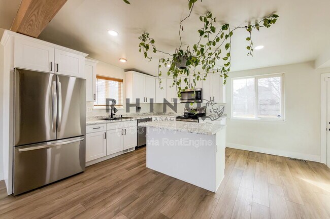 Foto del edificio - 1993 Champagne Ave