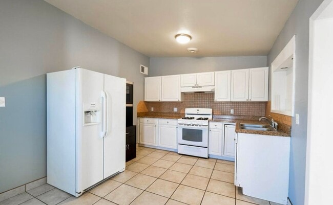 Building Photo - 1710 Betty Cir