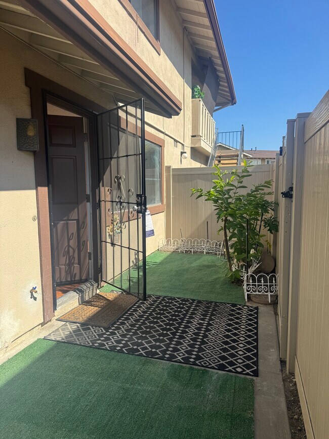 Foto del edificio - 10715 Droxford St