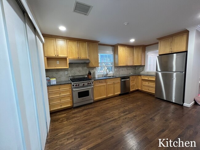 Building Photo - 54 Myrtle Ave