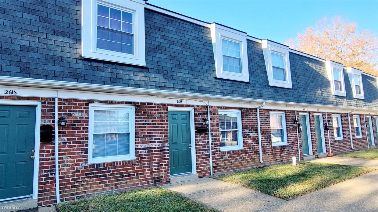 Foto principal - 2 br, 1 bath Townhome - 2614 Wayside Dr