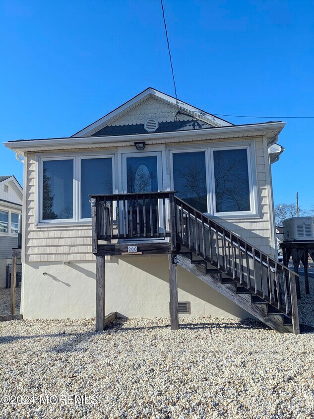 Primary Photo - 200 Asbury Ave