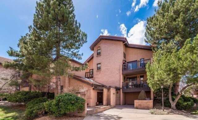 Foto principal - Updated 2 bed 2 bath Plus Office (Or Third...