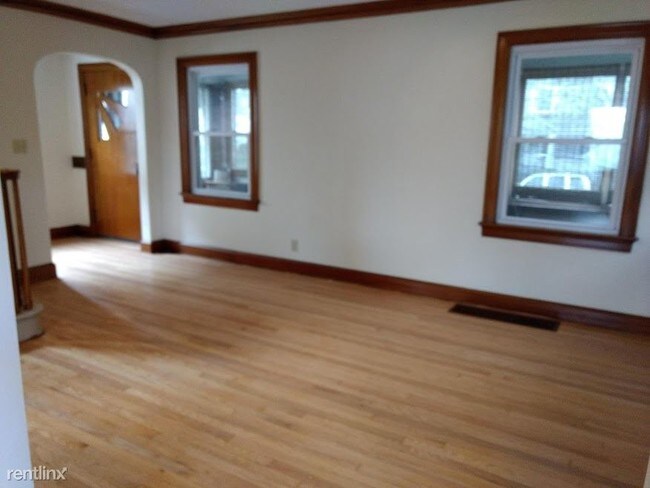 Building Photo - 4 br, 1 bath House - 60 Crumlin Ave