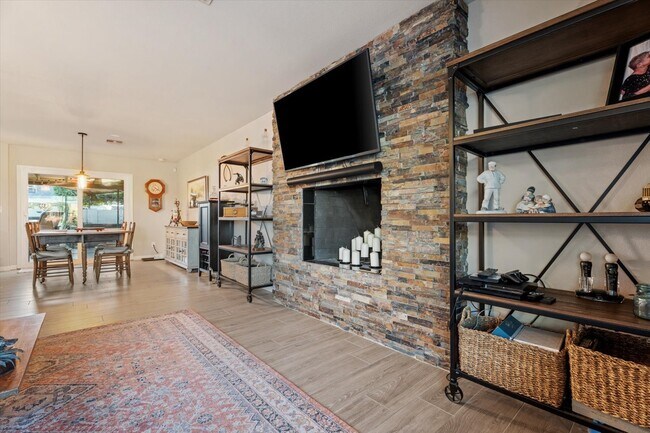 Foto del edificio - 8543 E Jackrabbit Rd