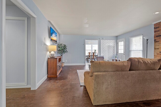 Foto del edificio - 5116 Presidio Dr