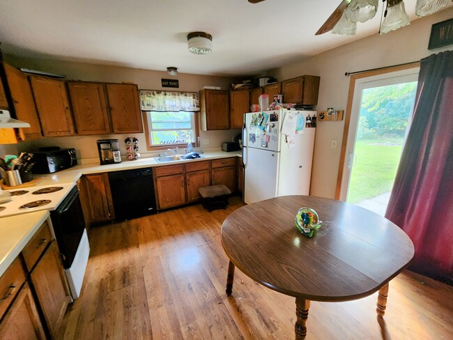 Building Photo - 7150 Ashwood Ln