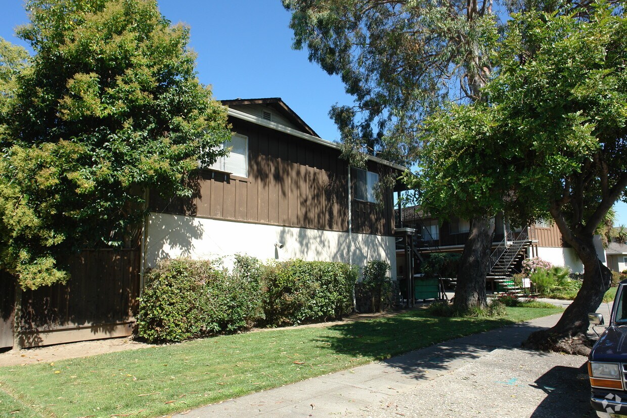 Building Photo - 1137 Francisco Ave