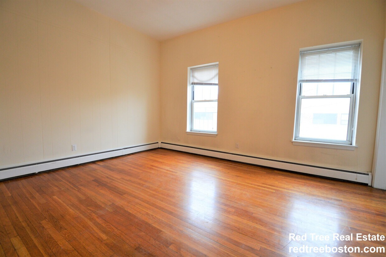 Primary Photo - 172 N Beacon St