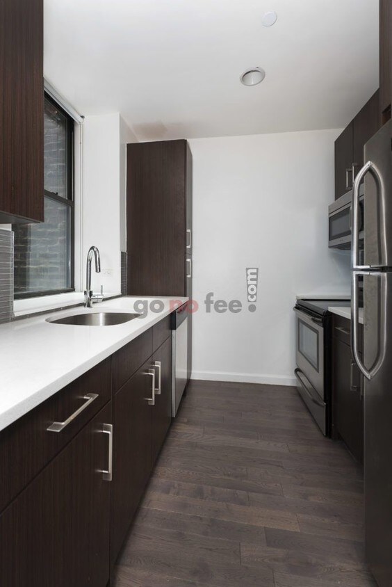 Primary Photo - 272 Manhattan Ave