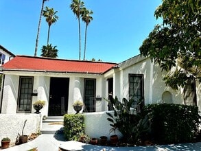 Building Photo - 614-614 N Poinsettia Pl