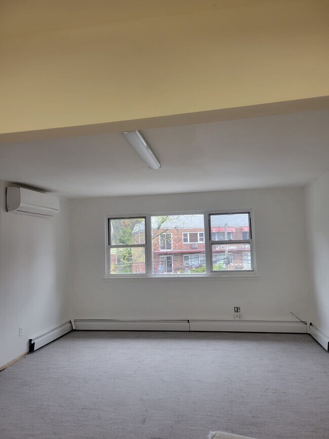 Living room - 8369 Daniels St