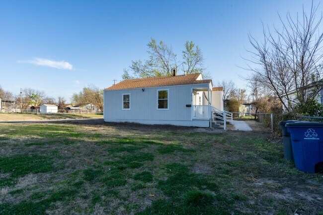 Building Photo - Newly Remodeled Tulsa Home, Available Now!