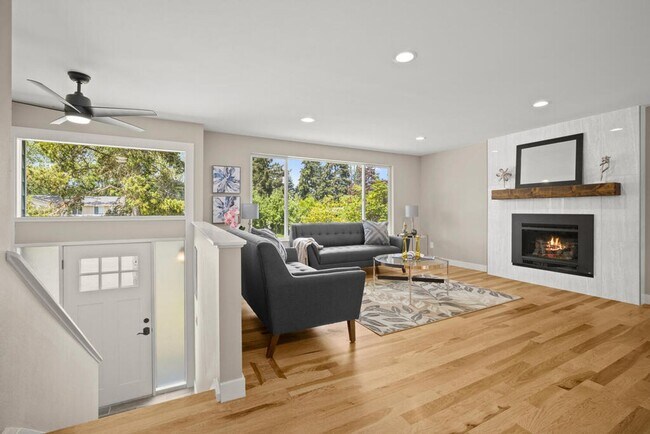 Building Photo - 4Bd/2.5Ba Redmond Home