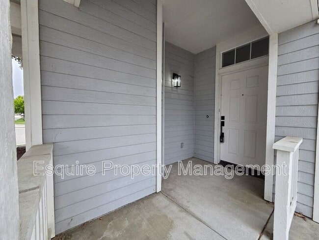 Building Photo - 4888 Ellington St