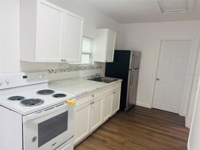 Building Photo - 4115 W Comanche Ave