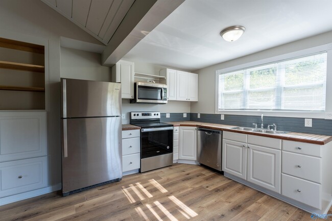 Foto del edificio - 2843 Hobbs Island Rd SE