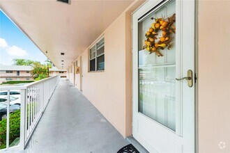 Building Photo - 18081 SE Country Club Dr