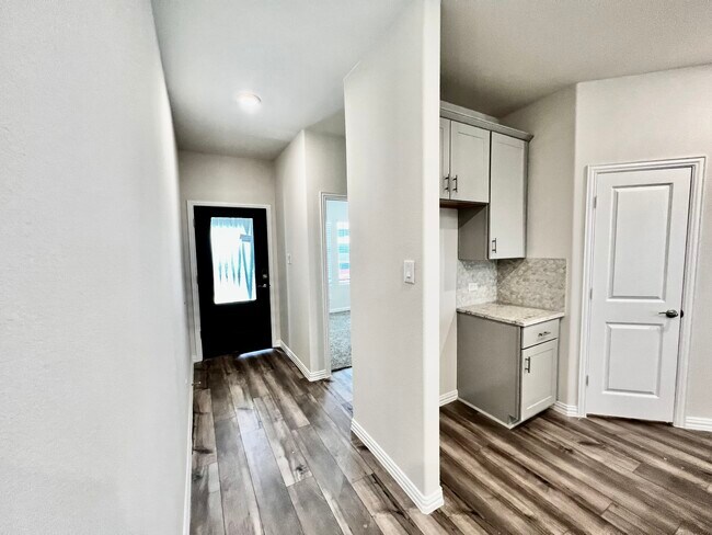 Building Photo - 1343 Cress Gdn Ln