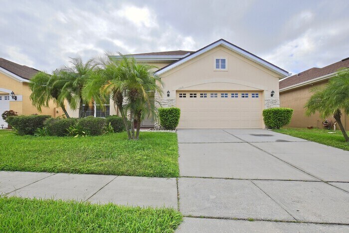 Primary Photo - Gorgeous 4/2 Spacious Home with a Fenced B...