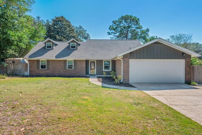 Foto del edificio - 646 Country Club Ave NE