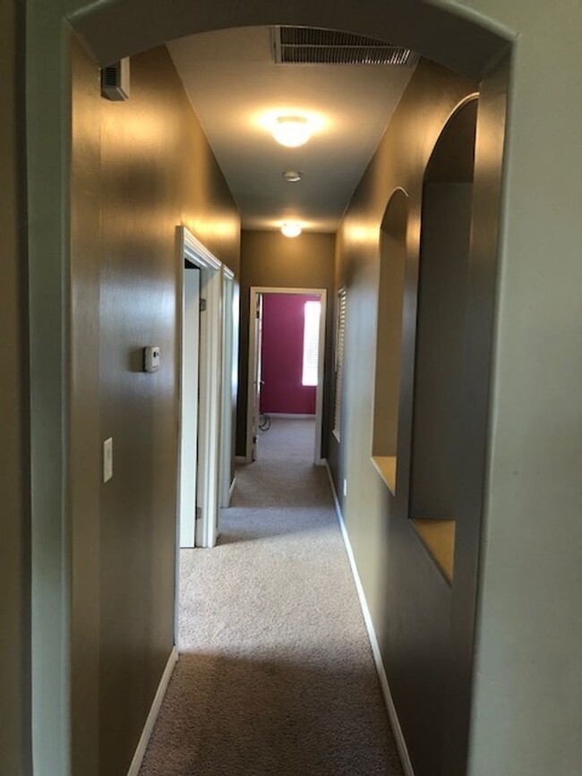 Foto del edificio - Beautiful 4 Bedroom in NW!