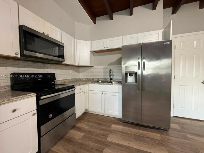 Foto del edificio - 10335 NW 2nd Ct