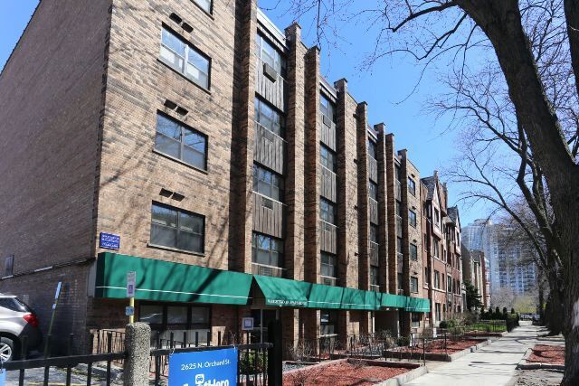 Building Photo - 675 W Wrightwood Ave