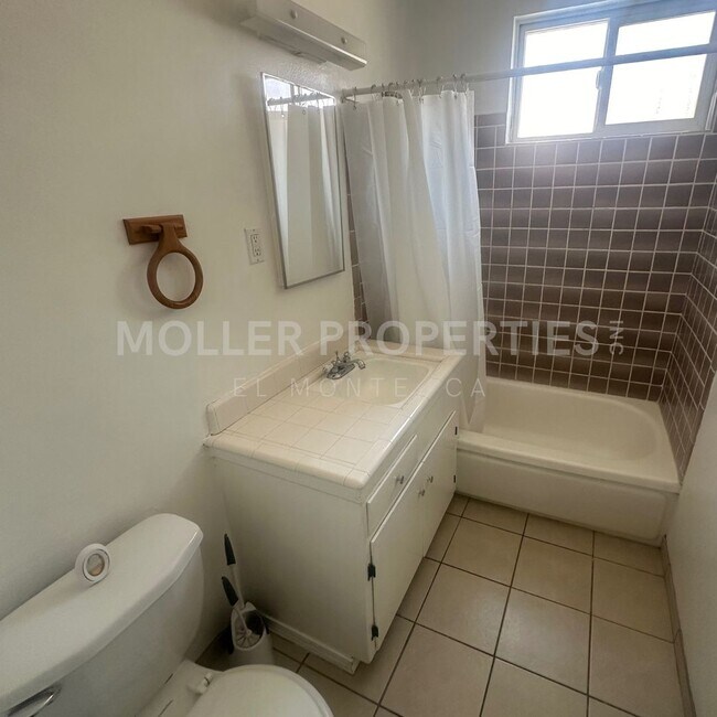 Building Photo - 1 bed/1bath apartment FOR RENT- 14520 Amar...