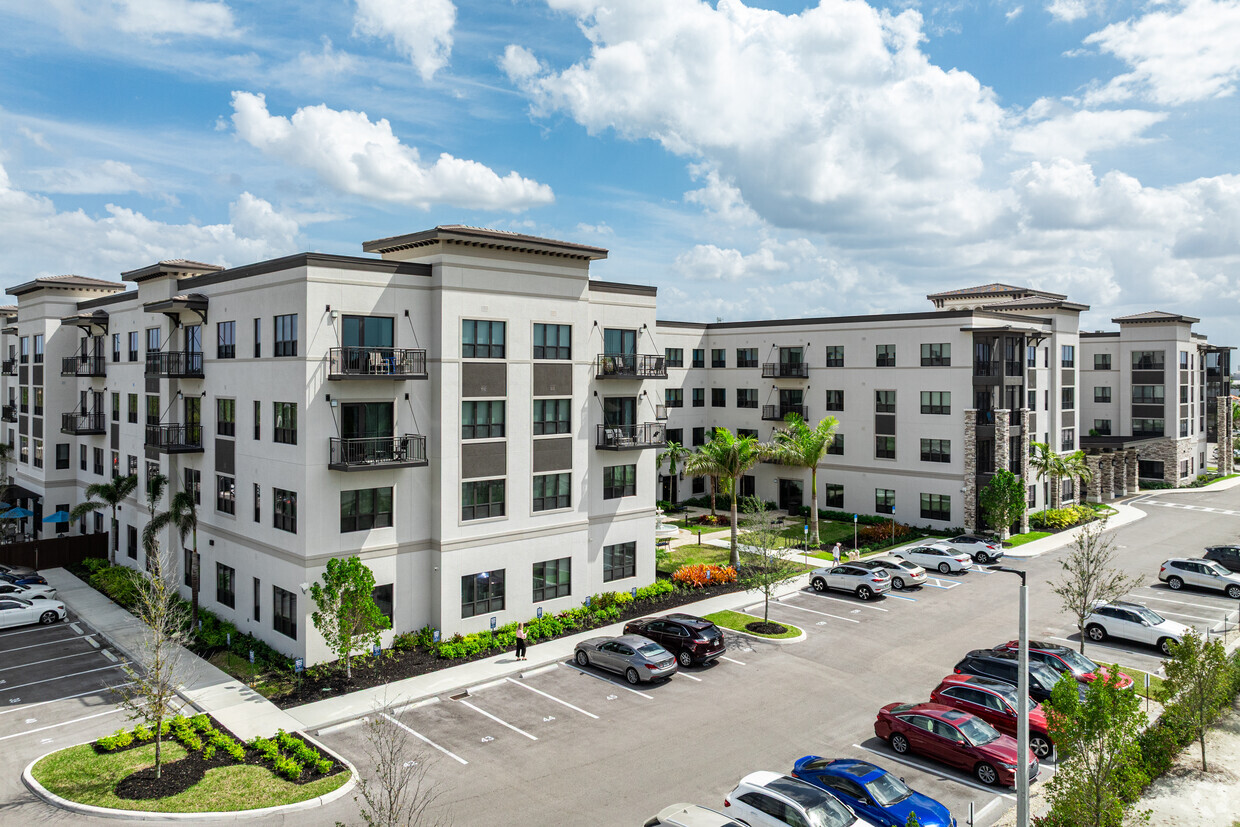 Building Photo - Grand Living at Naples