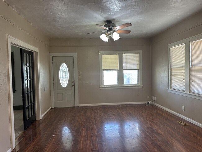 Foto del edificio - 1705 W Cherokee Ave